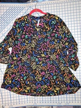 Dear Scarlett Black Multicolor Neon Floral V-Neck Tunic